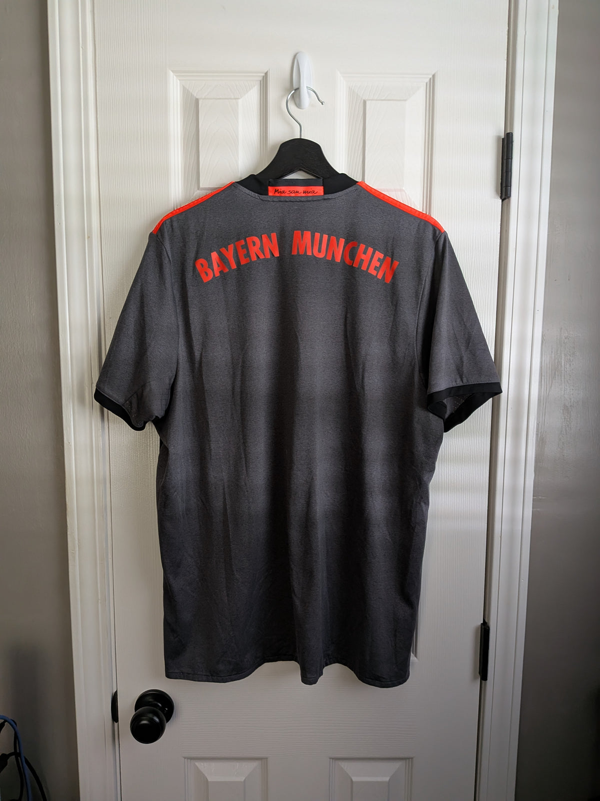 2016-17 Bayern Munich Away Shirt