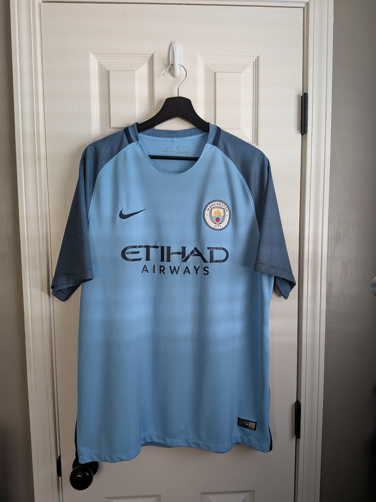 2016-17 Manchester City Home Shirt - Kompany #4