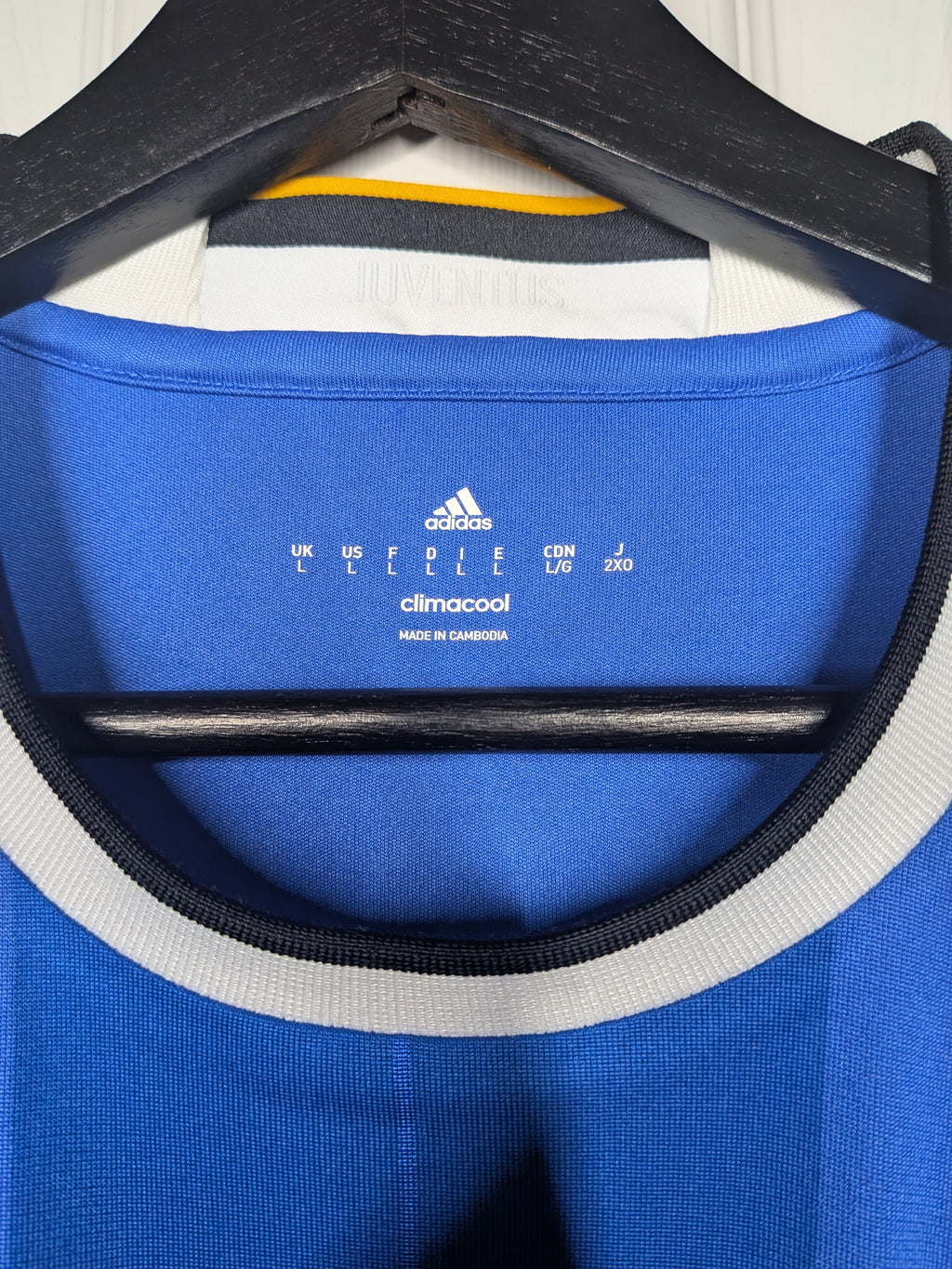 2016-17 Juventus Away Shirt - Higuaín #9
