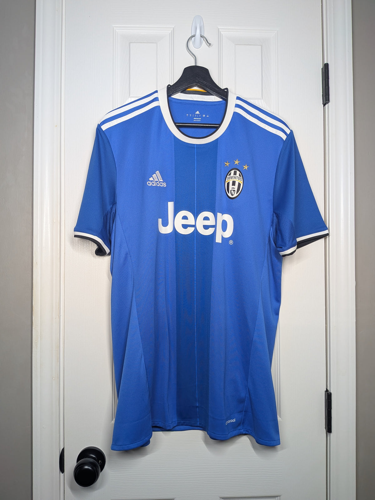 2016-17 Juventus Away Shirt - Higuaín #9