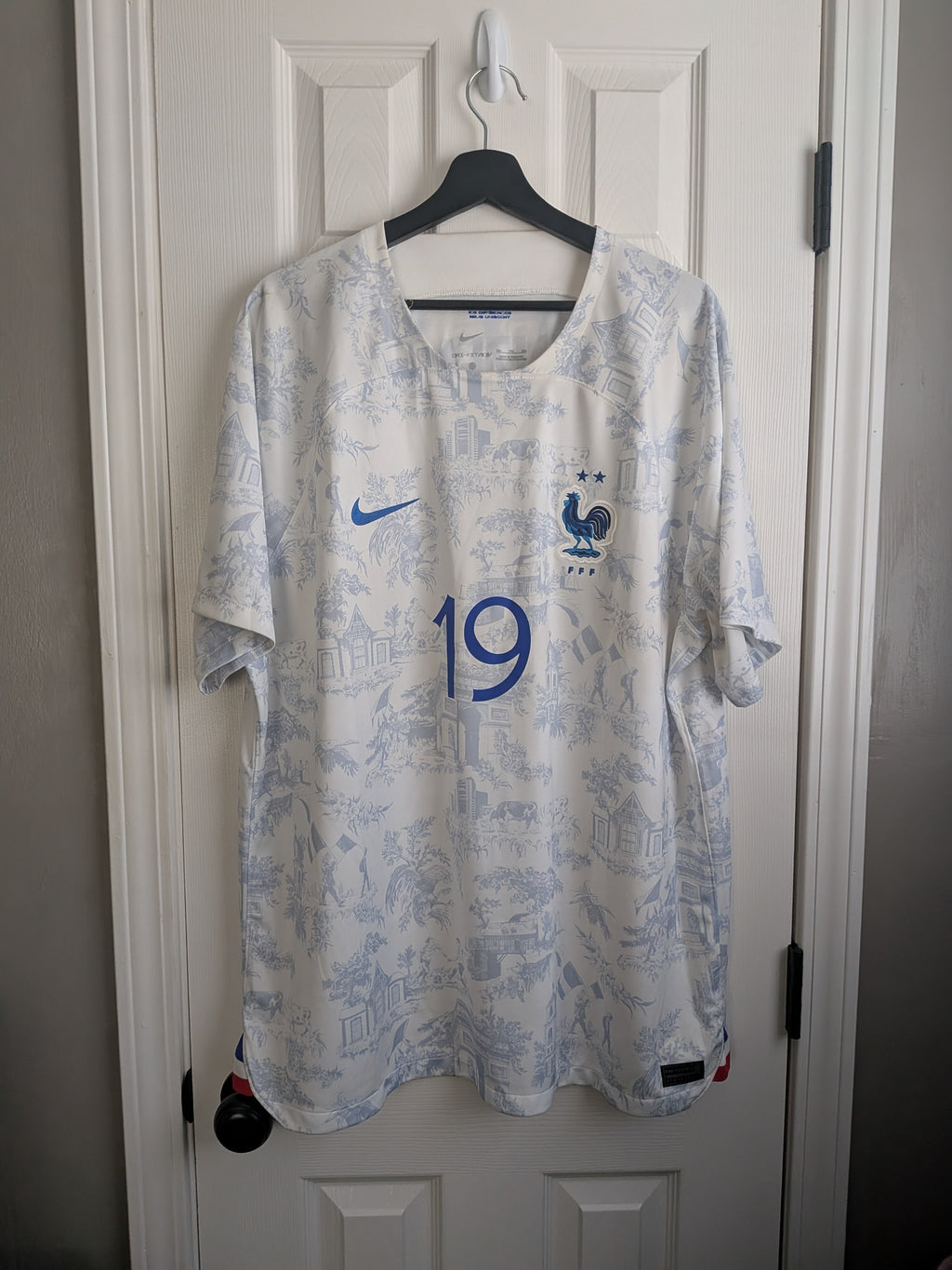 2022-23 France Away Shirt - Benzema #19