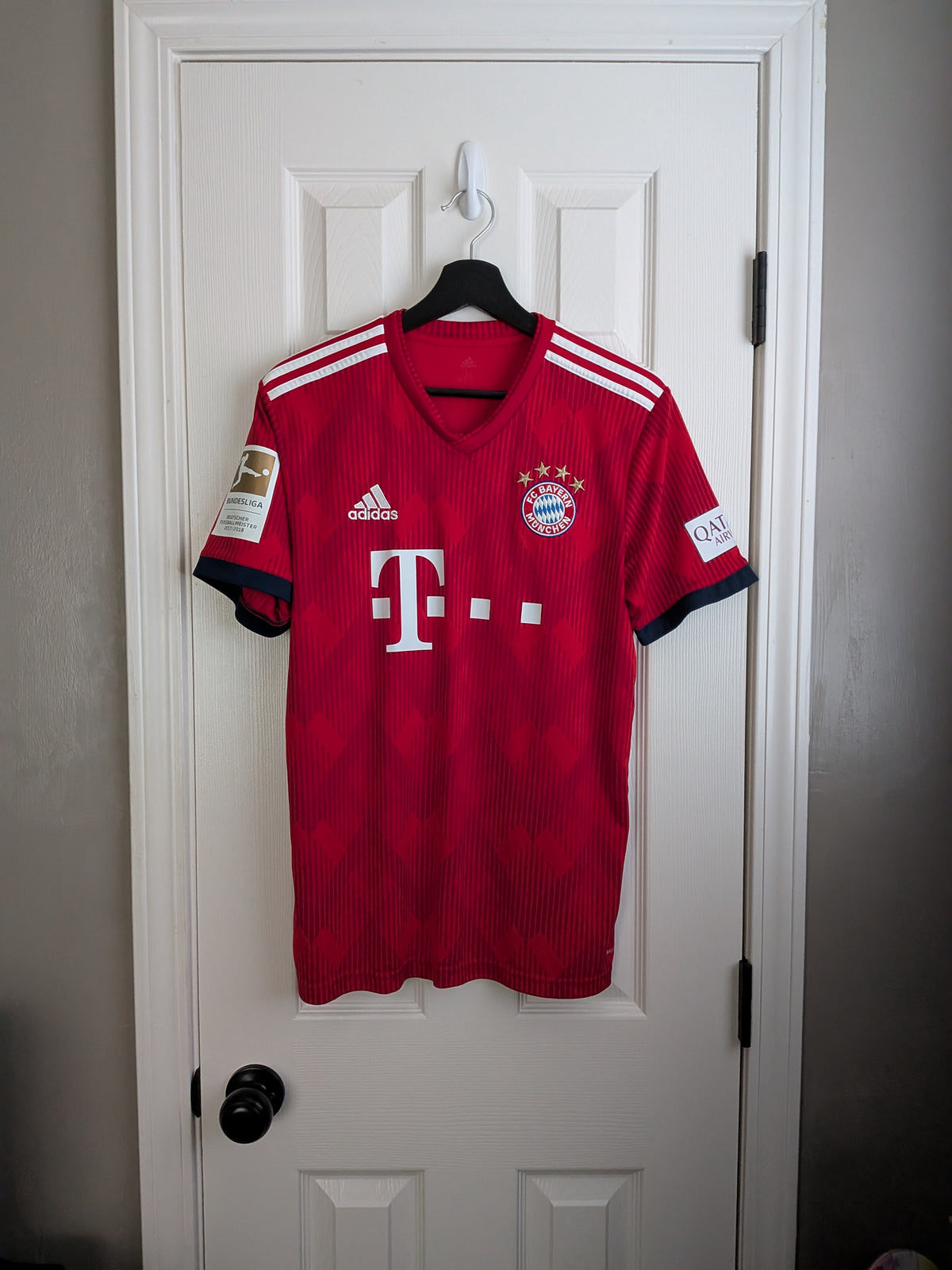2018-19 Bayern Munich Home Shirt - Goretzka #18
