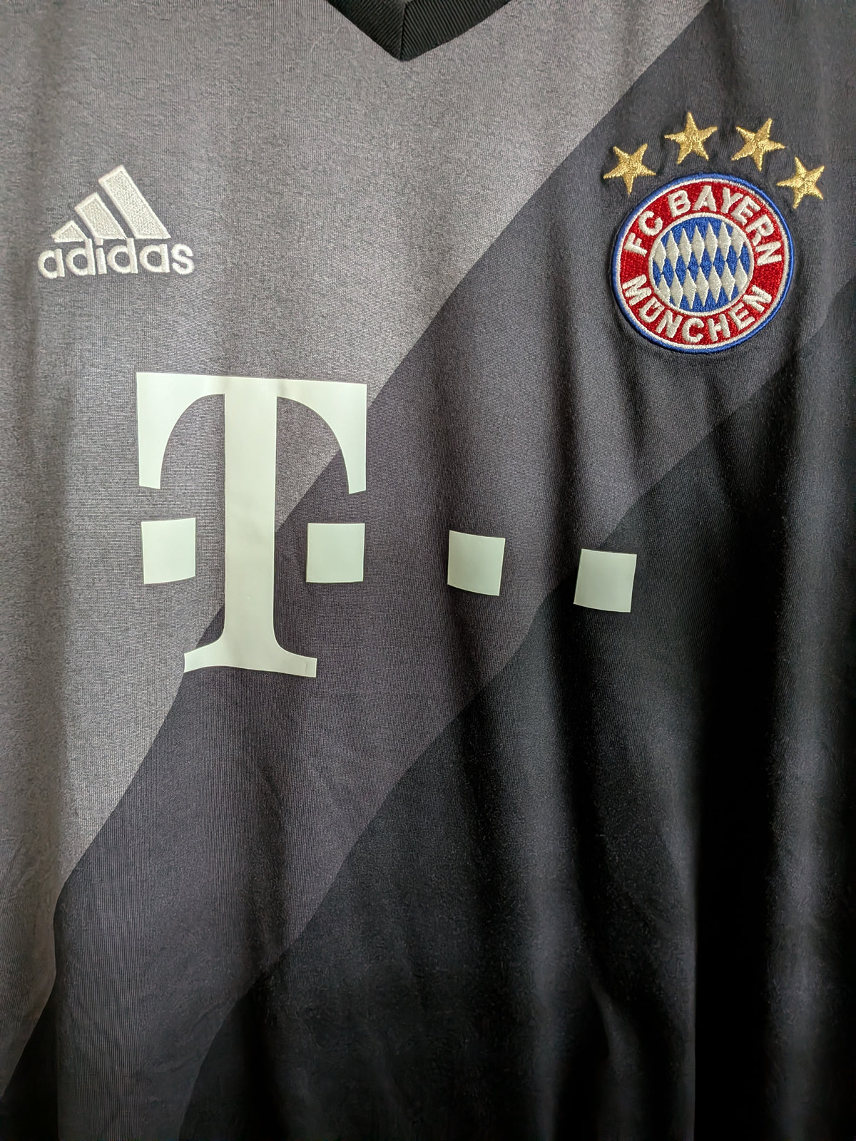 2016-17 Bayern Munich Away Shirt